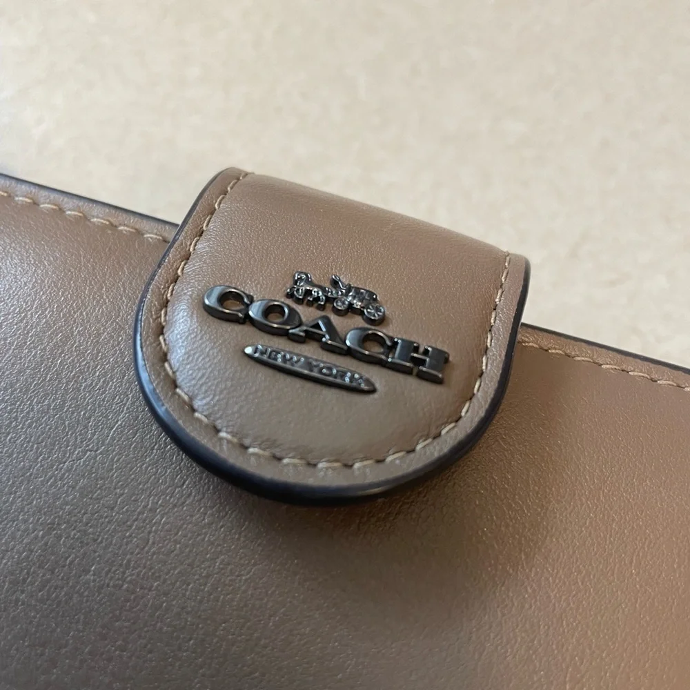 Coach 🤎🩶 medium corner zip Wallet Dark Stone leather NWOT - Picture 3 of 16